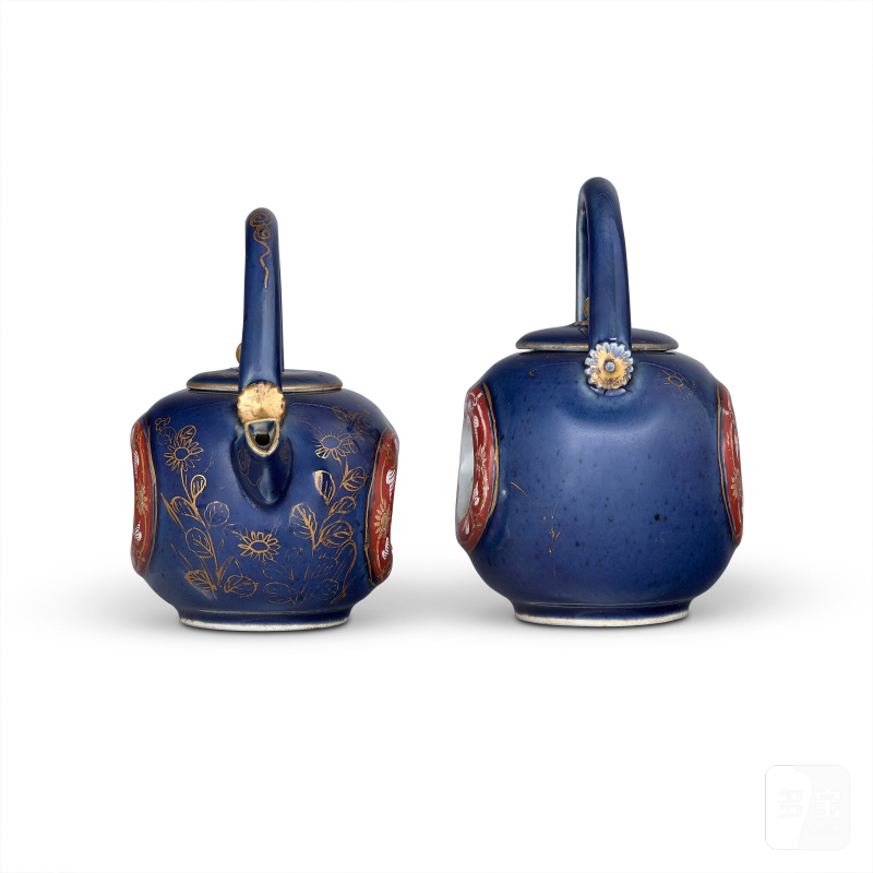 TWO BLUE-GROUND IMARI TEAPOTS AND COVERS WITH RELIEF DECORATION  JAPAN, EDO PERIOD, CIRCA 1700 - 图5